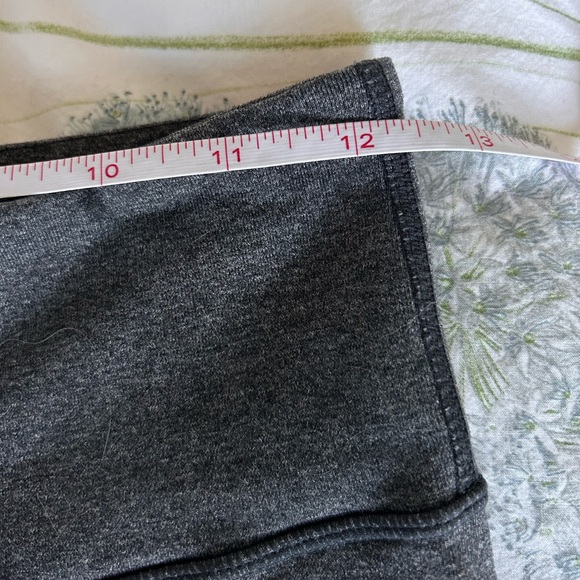 Lululemon cropped leggings; Size 6, grey and low rise. - Picture 3 of 8